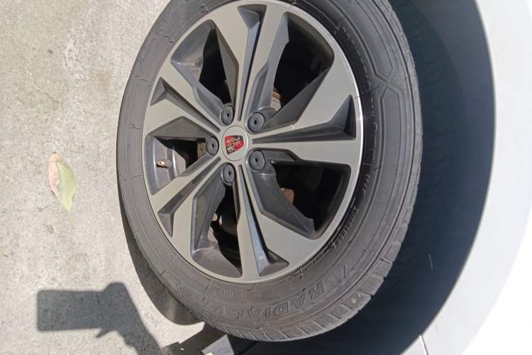 Used Roewe 360 2017 1.5L Automatic Luxury Edition Right Front Wheel Hub