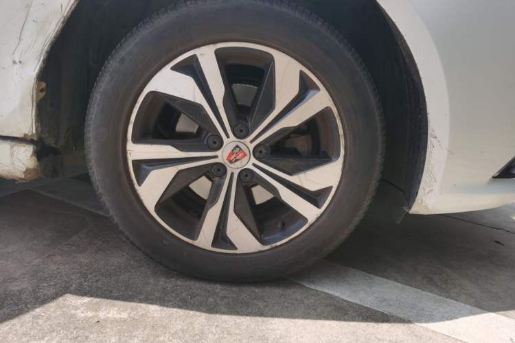 Used Roewe 360 2017 1.5L Automatic Luxury Edition Right Front Wheel Hub