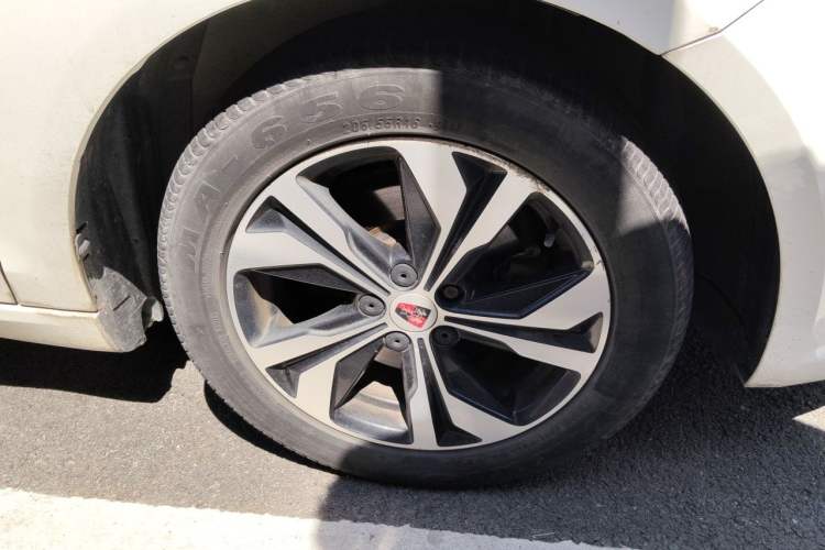 Used Roewe 360 2017 1.5L Automatic Luxury Edition Right Front Wheel Hub