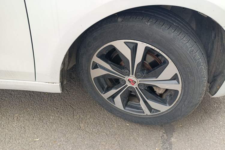 Used Roewe 360 2017 1.5L Automatic Luxury Edition Right Front Wheel Hub