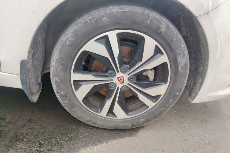 Used Roewe 360 2017 1.5L Automatic Luxury Edition Right Front Wheel Hub