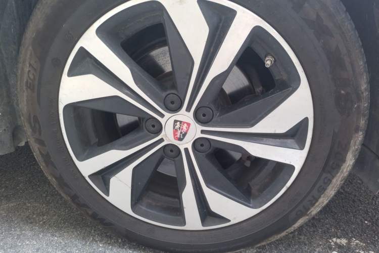 Used Roewe 360 2017 1.5L Automatic Luxury Edition Right Front Wheel Hub