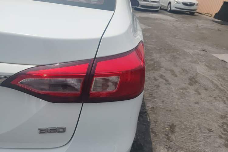 Used Roewe 360 2017 1.5L Automatic Luxury Edition Right Rear Taillight