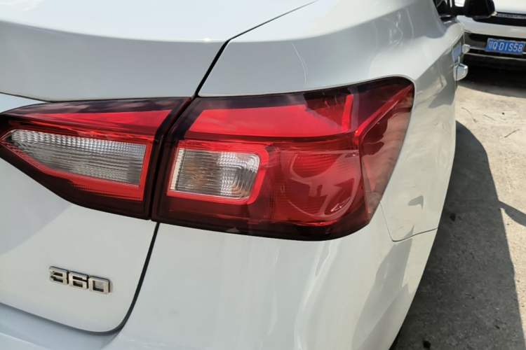 Used Roewe 360 2017 1.5L Automatic Luxury Edition Right Rear Taillight