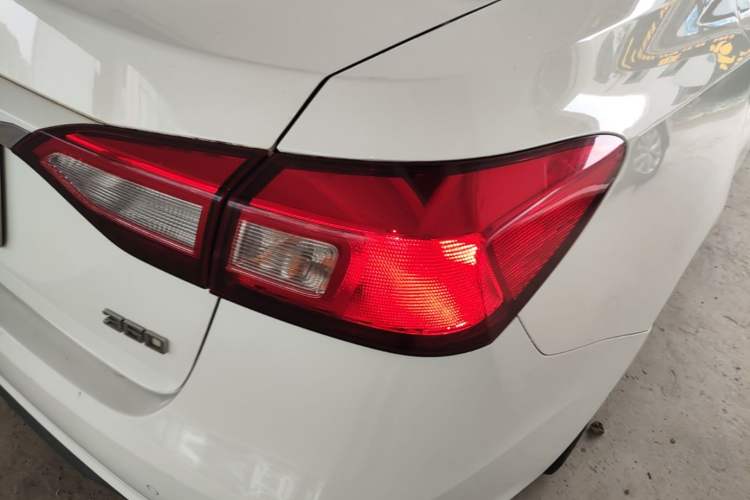 Used Roewe 360 2017 1.5L Automatic Luxury Edition Right Rear Taillight
