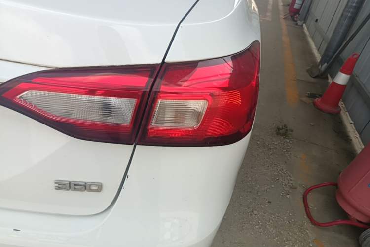 Used Roewe 360 2017 1.5L Automatic Luxury Edition Right Rear Taillight