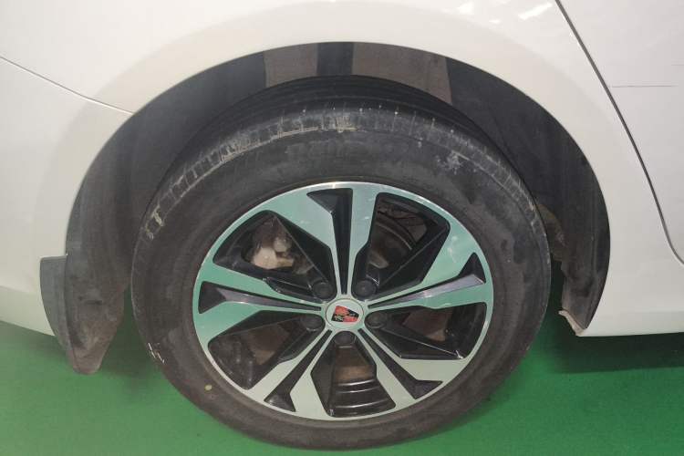Used Roewe 360 2017 1.5L Automatic Luxury Edition Right Rear Wheel Hub
