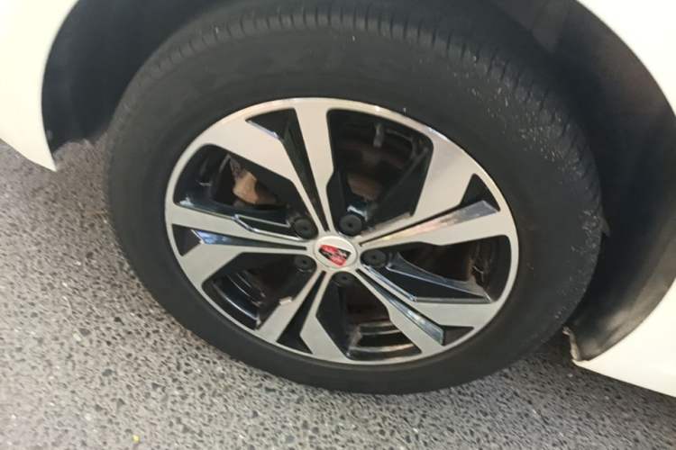 Used Roewe 360 2017 1.5L Automatic Luxury Edition Right Rear Wheel Hub