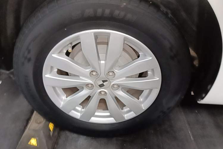Used Roewe 360 2017 1.5L Manual Elite Edition Right Rear Wheel Hub