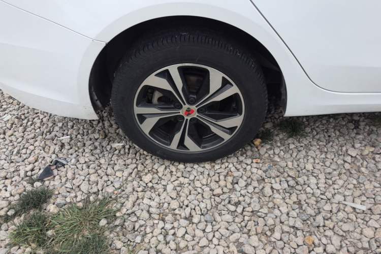 Used Roewe 360 2017 1.5L Automatic Luxury Edition Right Rear Wheel Hub