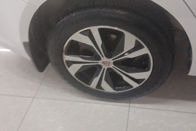 Used Roewe 360 2017 1.5L Automatic Luxury Edition Right Rear Wheel Hub
