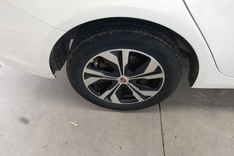 Used Roewe 360 2017 1.5L Automatic Luxury Edition Right Rear Wheel Hub