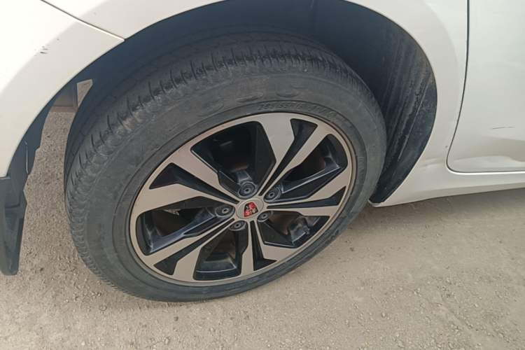 Used Roewe 360 2017 1.5L Automatic Luxury Edition Right Rear Wheel Hub