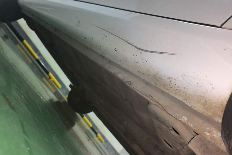 Used Roewe 360 2017 1.5L Automatic Luxury Edition Right Side Sill