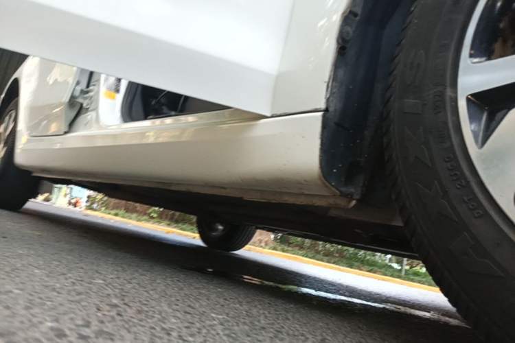 Used Roewe 360 2017 1.5L Automatic Luxury Edition Right Side Sill