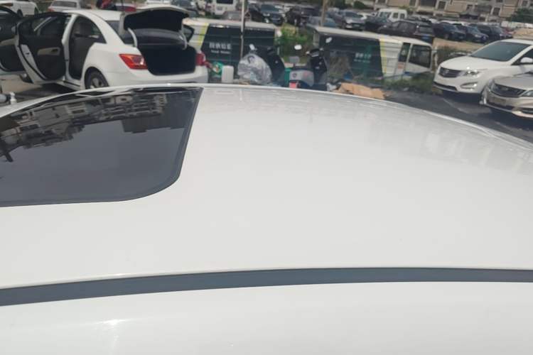 Used Roewe 360 2017 1.5L Automatic Luxury Edition Roof