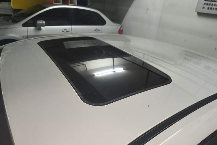 Used Roewe 360 2017 1.5L Automatic Luxury Edition Roof