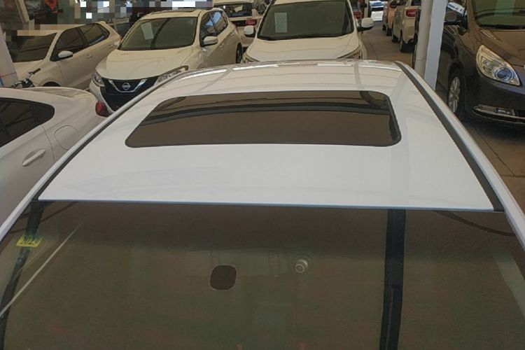 Used Roewe 360 2017 1.5L Automatic Luxury Edition Roof