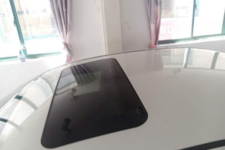 Used Roewe 360 2017 1.5L Automatic Luxury Edition Roof
