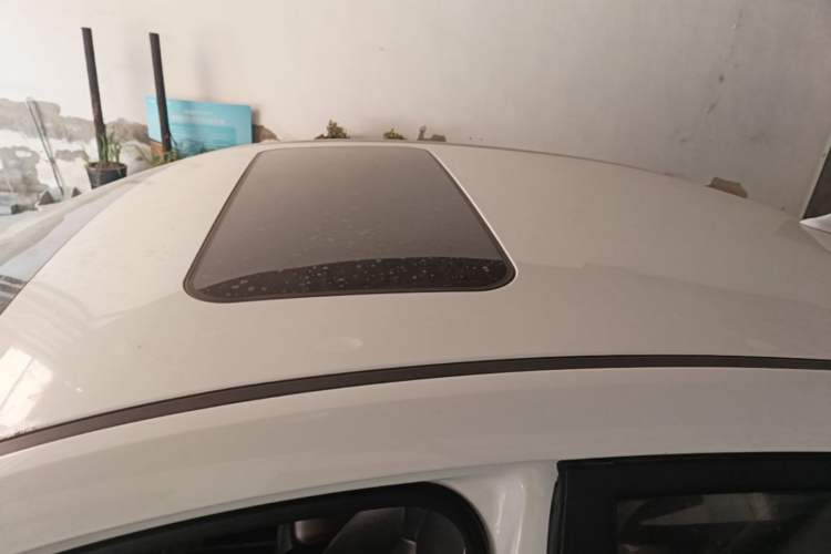 Used Roewe 360 2017 1.5L Automatic Luxury Edition Roof