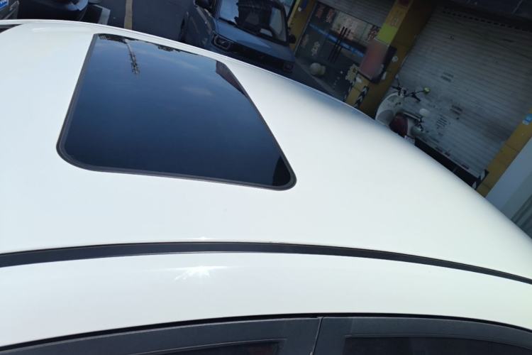 Used Roewe 360 2017 1.5L Automatic Luxury Edition Roof