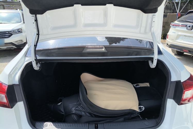 Used Roewe 360 2017 1.5L Automatic Luxury Edition Trunk