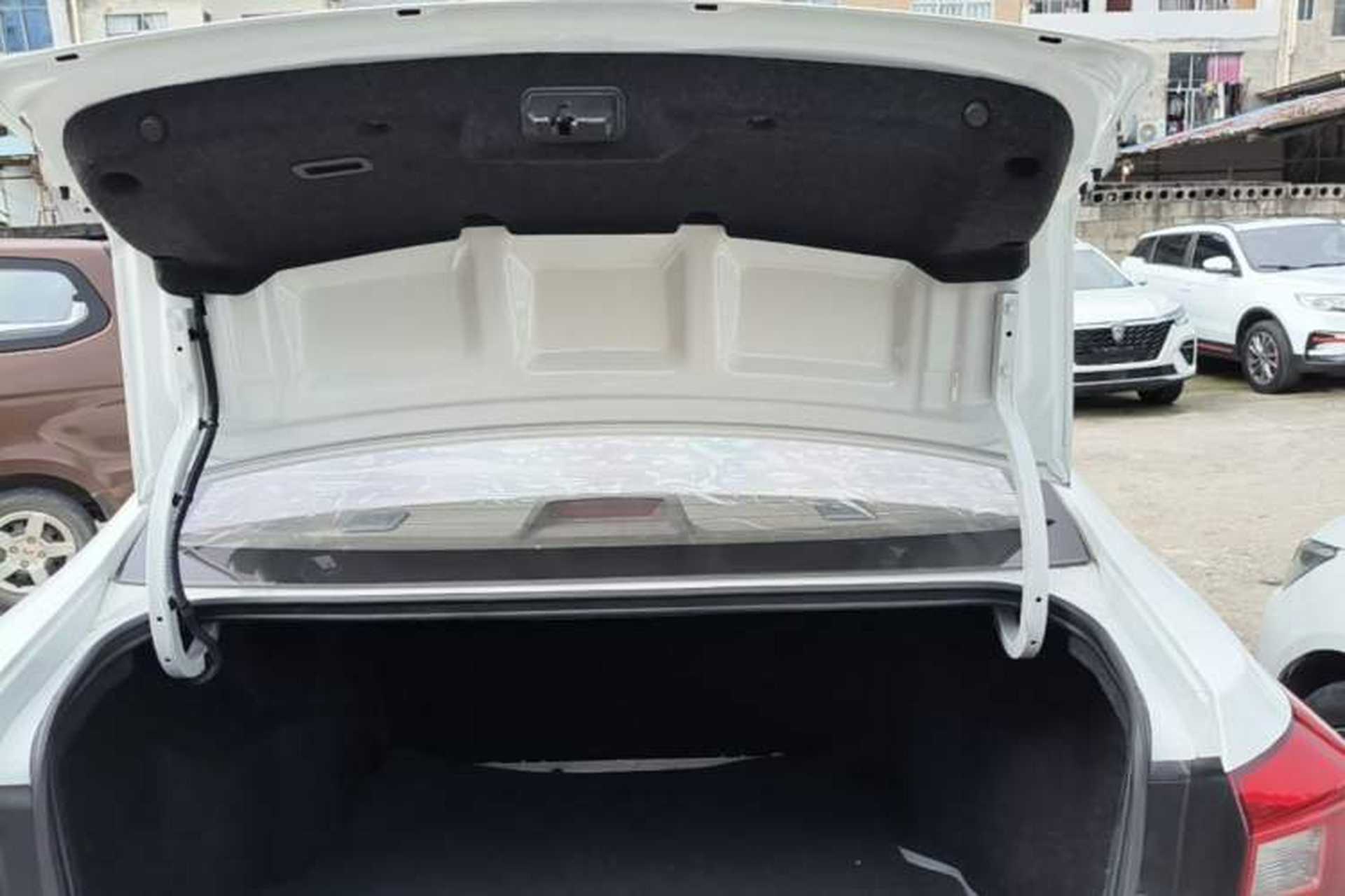 Used Roewe 360 2017 1.5L Automatic Luxury Edition Trunk