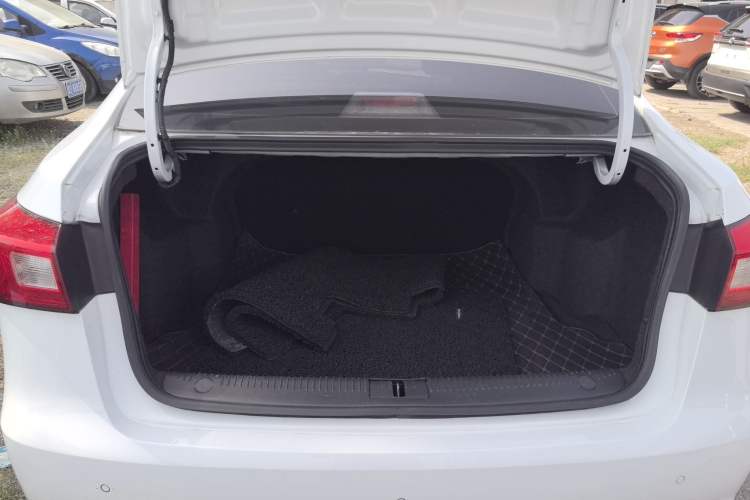 Used Roewe 360 2017 1.5L Automatic Luxury Edition Trunk