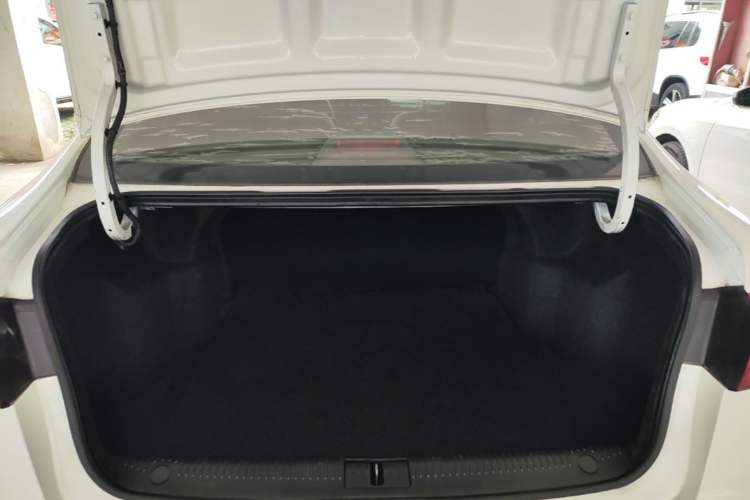 Used Roewe 360 2017 1.5L Automatic Luxury Edition Trunk