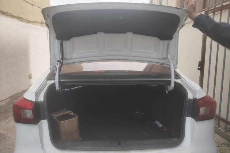 Used Roewe 360 2017 1.5L Automatic Luxury Edition Trunk