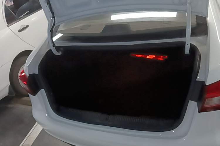 Used Roewe 360 2017 1.5L Manual Elite Edition Trunk