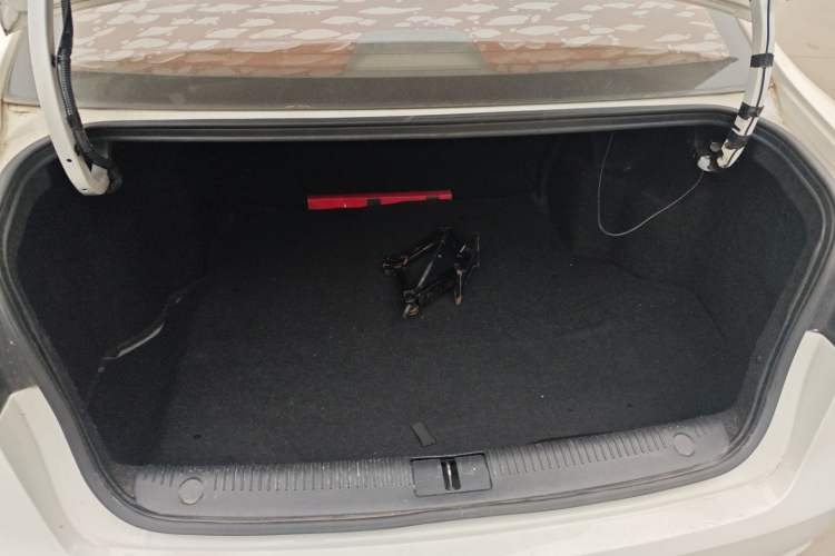 Used Roewe 360 2017 1.5L Manual Elite Edition Trunk