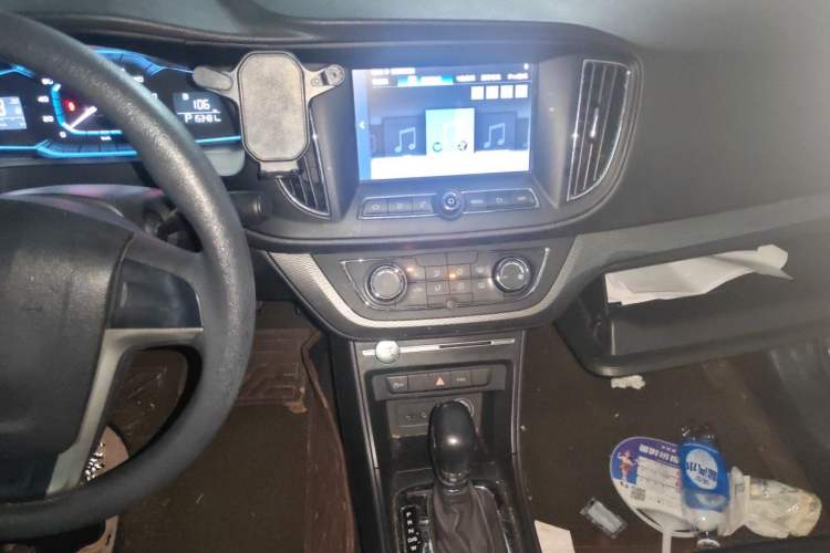 Used Roewe 360 2017 1.5L Automatic Luxury Edition Audio And AC Panel