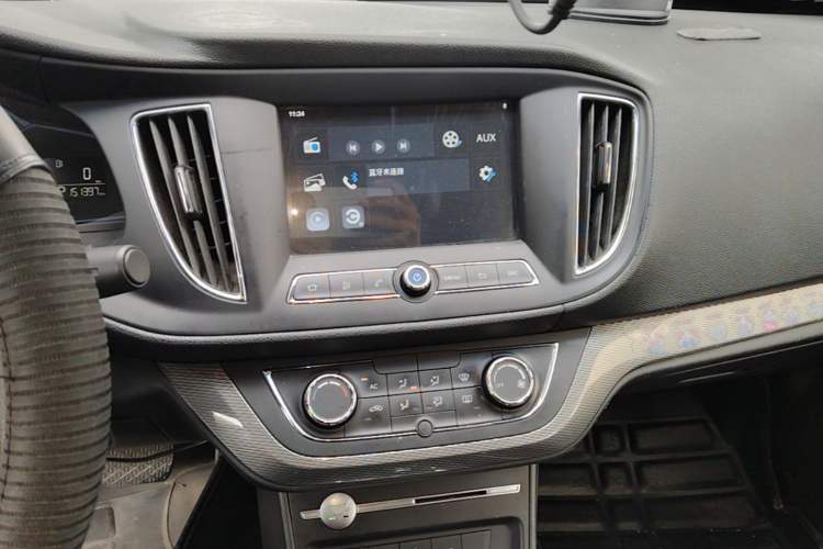 Used Roewe 360 2017 1.5L Automatic Luxury Edition Audio And AC Panel