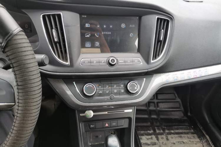 Used Roewe 360 2017 1.5L Automatic Luxury Edition Audio And AC Panel