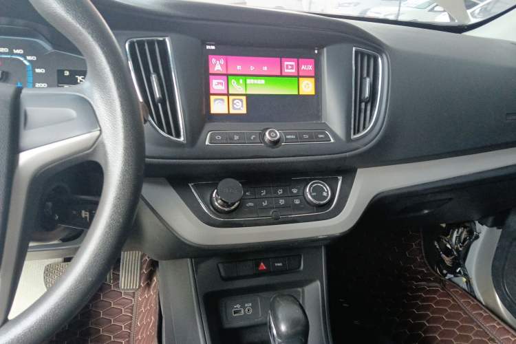 Used Roewe 360 2017 1.5L Automatic Smart Screen Version Audio And AC Panel