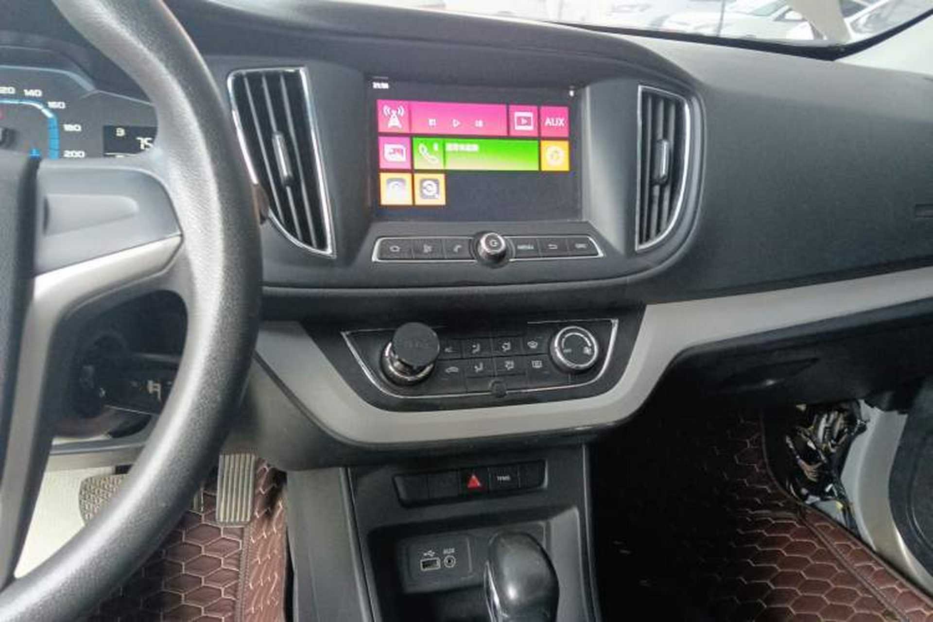 Used Roewe 360 2017 1.5L Automatic Smart Screen Version Audio And AC Panel