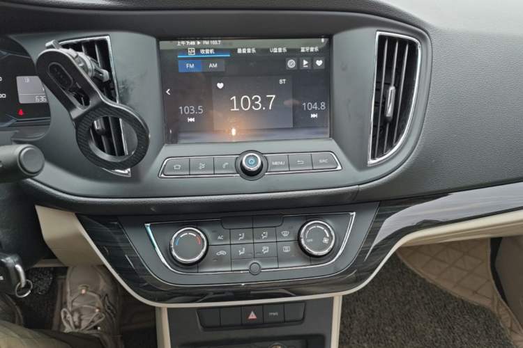 Used Roewe 360 2017 1.5L Manual Luxury Edition Audio And AC Panel