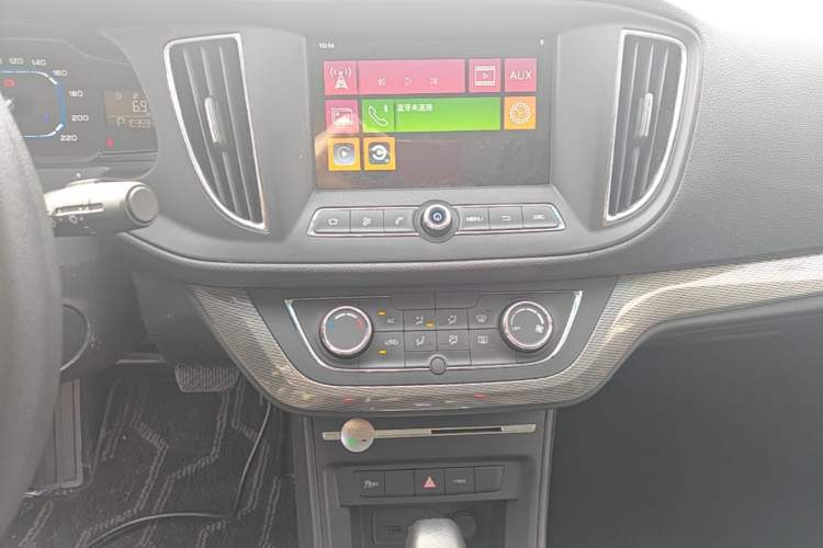 Used Roewe 360 2017 1.5L Automatic Luxury Edition Audio And AC Panel