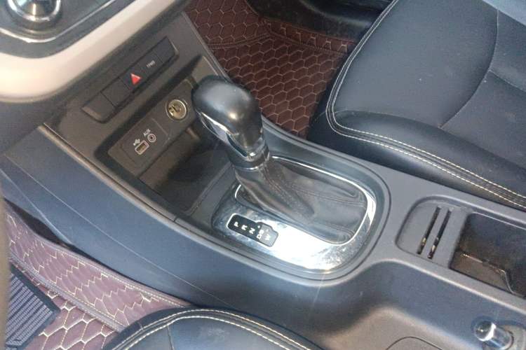 Used Roewe 360 2017 1.5L Automatic Smart Screen Version Gear Lever