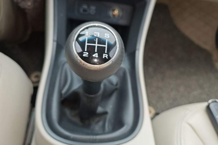 Used Roewe 360 2017 1.5L Manual Luxury Edition Gear Lever