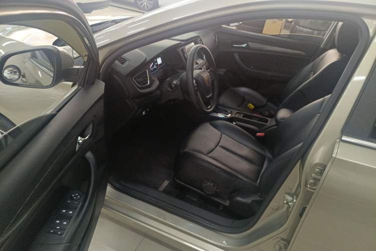 Used Roewe 360 2017 1.5L Automatic Luxury Edition Interior 3