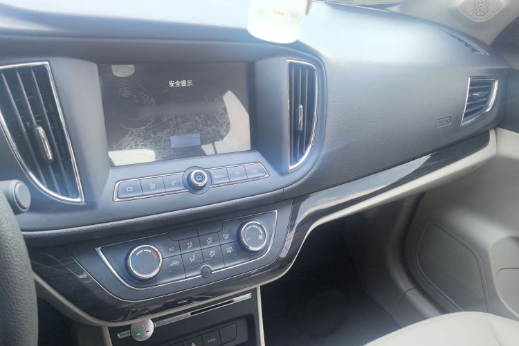 Used Roewe 360 2017 1.5L Automatic Luxury Edition Interior 3