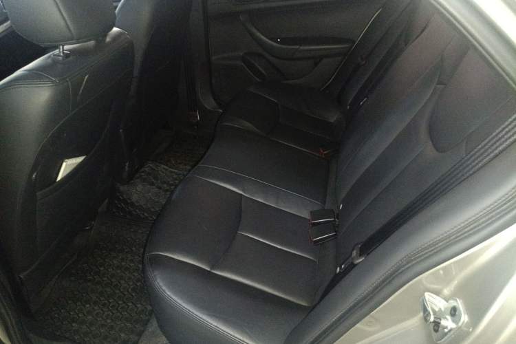 Used Roewe 360 2017 1.5L Automatic Luxury Edition Interior 4