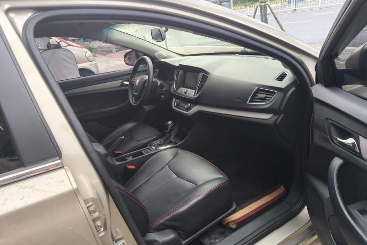 Used Roewe 360 2017 1.5L Automatic Smart Screen Version Interior 4