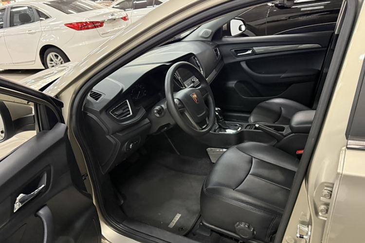 Used Roewe 360 2017 1.5L Automatic Luxury Edition Interior 9