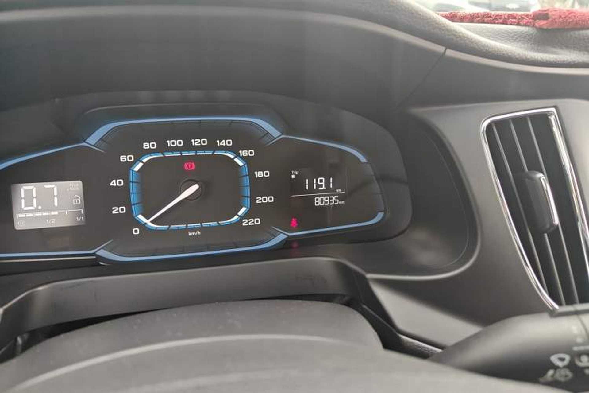 Used Roewe 360 2017 1.5L Manual Luxury Edition Odometer Close Up