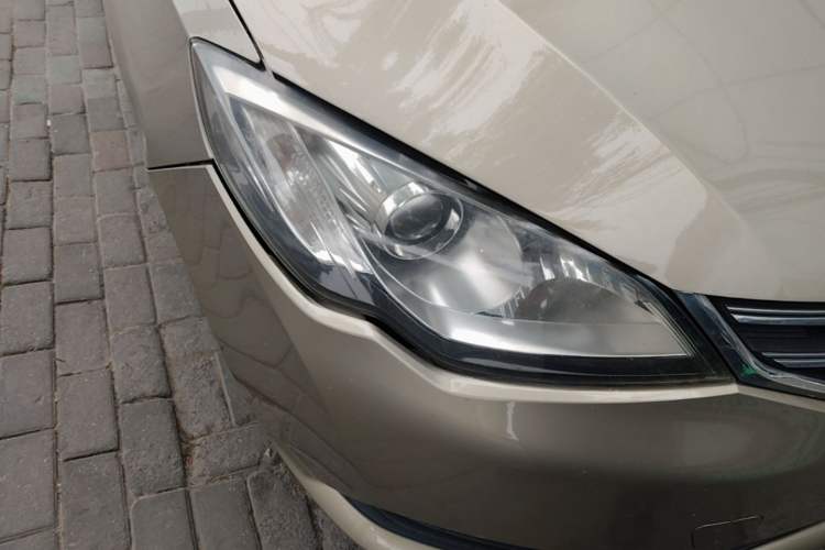 Used Roewe 360 2017 1.5L Automatic Luxury Edition Right Front Headlight