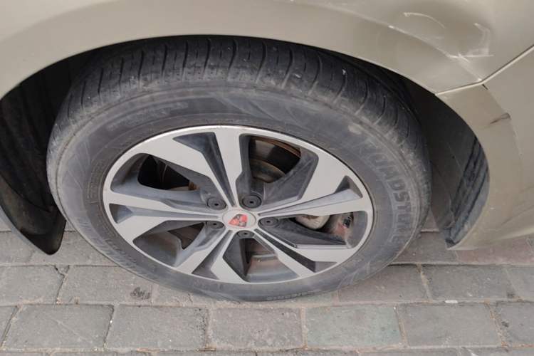 Used Roewe 360 2017 1.5L Automatic Luxury Edition Right Front Wheel Hub