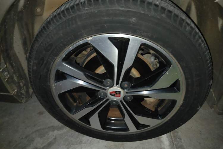 Used Roewe 360 2017 1.5L Automatic Luxury Edition Right Front Wheel Hub